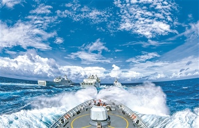 中国海军女舰员奔向深蓝