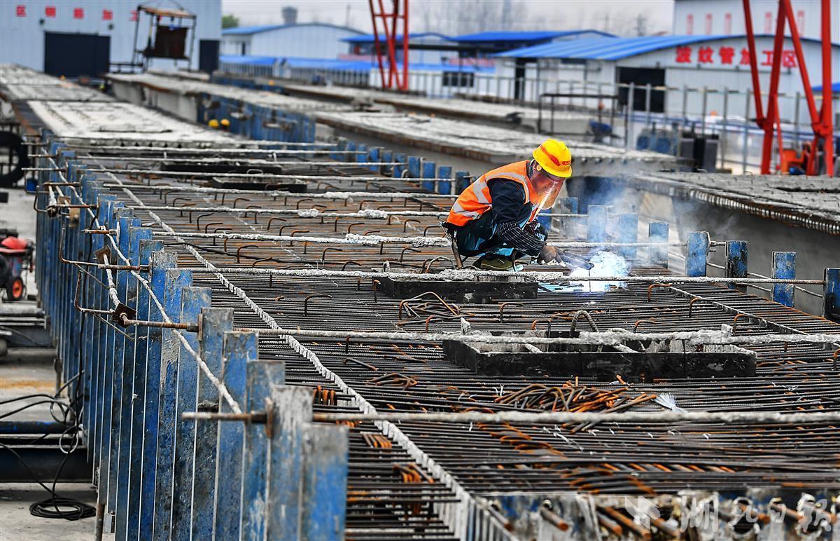 省重点工程G347武汉新洲段紧锣密鼓施工中