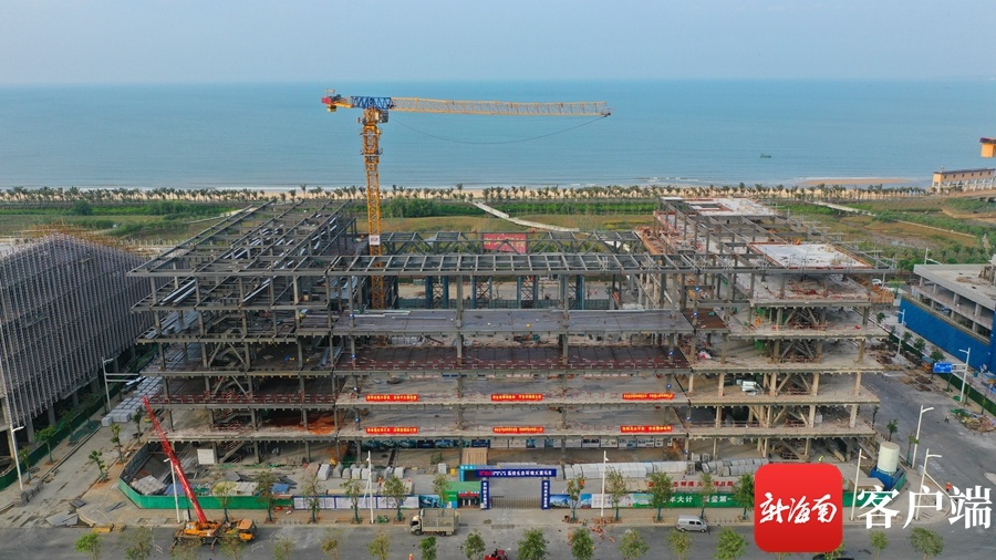 海口江东新区国投生态环境大厦项目主体结构封顶
