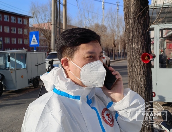 吉网江城“战疫”现场丨战疫中的劳模张杨：每天接打100多个电话、带领志愿者累计服务居民50万余人次……