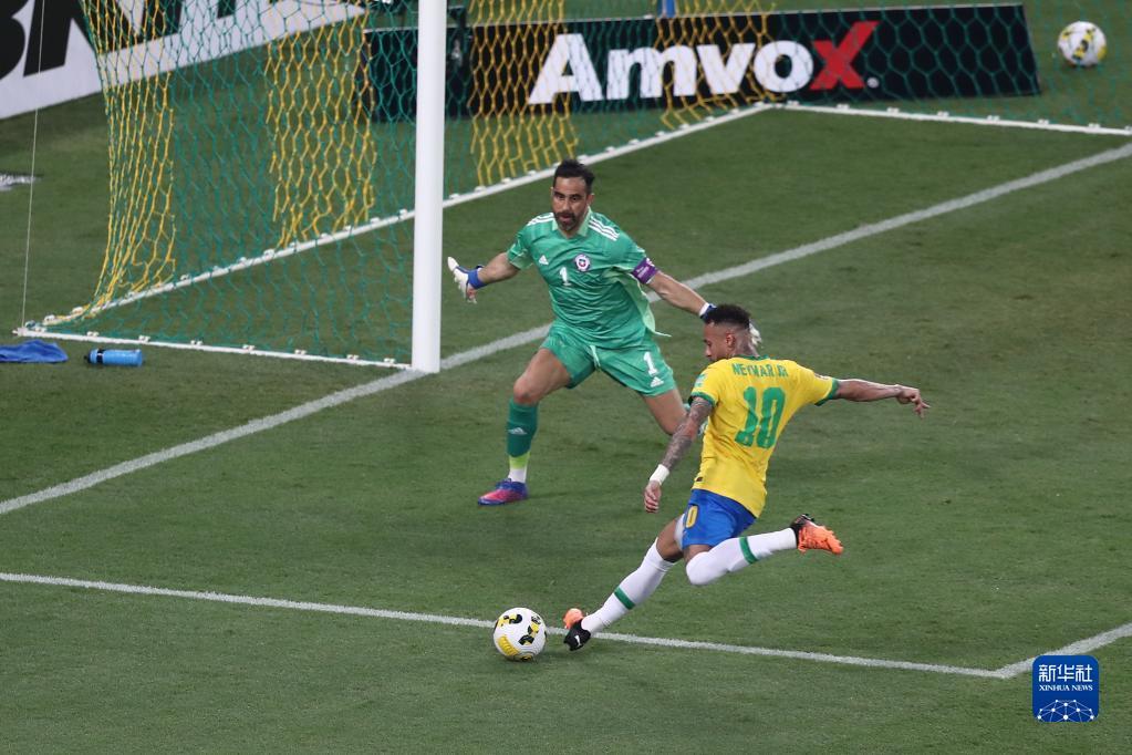世界杯预选赛：巴西胜智利