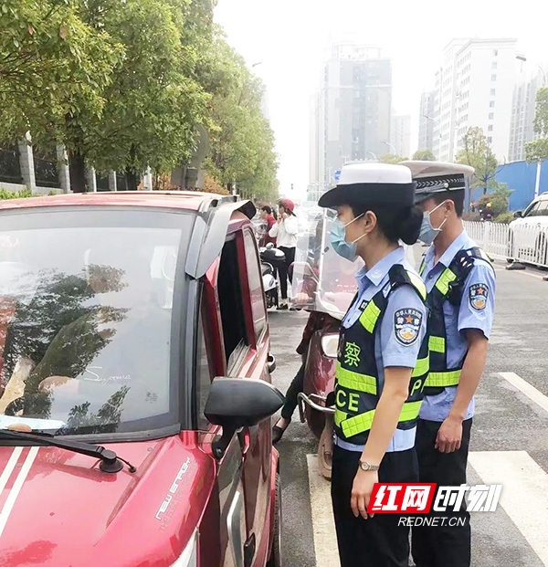 整治“老年代步车” 衡阳县交警在行动