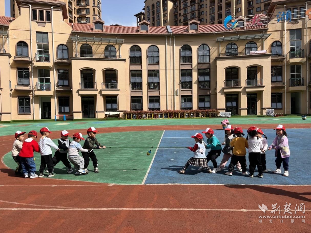 武汉军山街龙湖幼儿园开展清明节主题活动