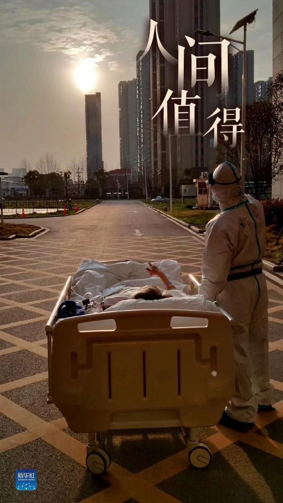 新华全媒+丨曾全网刷屏的“看夕阳”老人，对上海医生说……