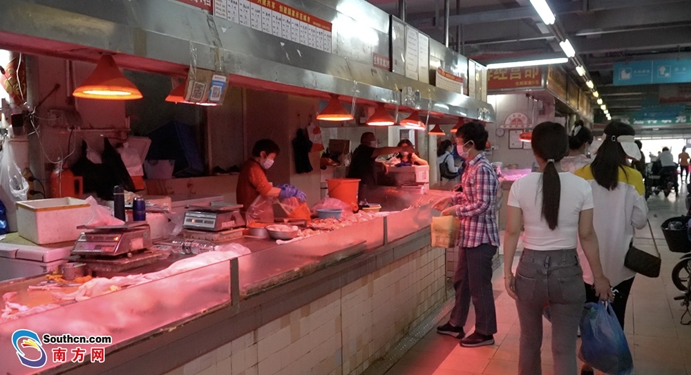 广州菜场档主感叹“人流量堪比过年”  生鲜超市呼吁理性囤货