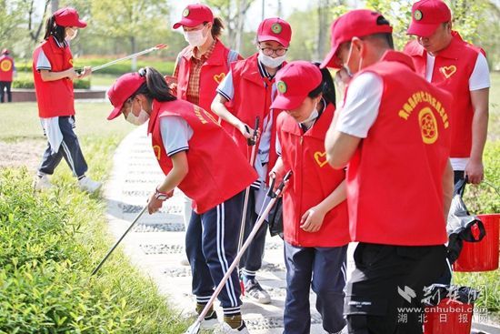 黄梅县注册志愿者人数14.5万，已开展志愿活动12.1万场次