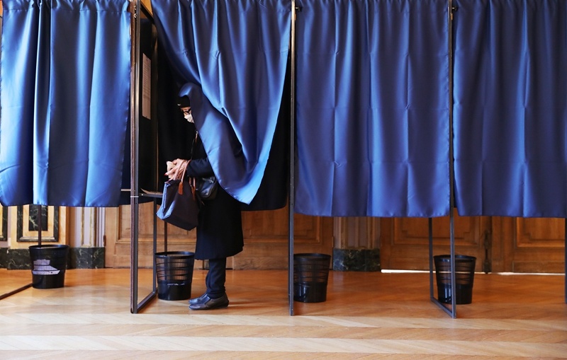 全球连线 | 法国总统选举首轮投票开始