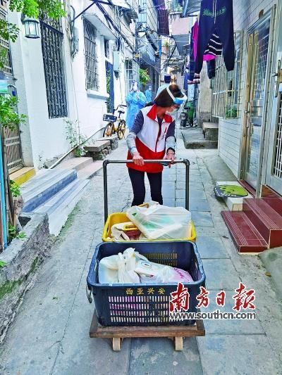广州海珠江南中街道封控区“临时管家”让人暖心更安心