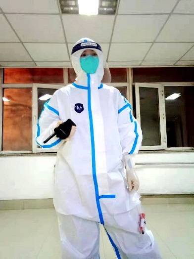 哈尔滨市中医医院内六病房护士杨波
：没有生而勇敢 只有选择无畏