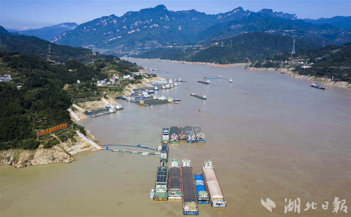 长江干线首个水上综合服务区：三年减碳1.4万吨