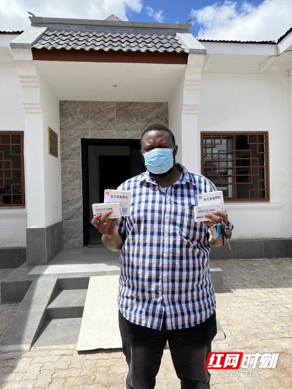 援非日记丨中国医疗队无偿捐赠抗疫物资，帮助当地新冠患者快速康复