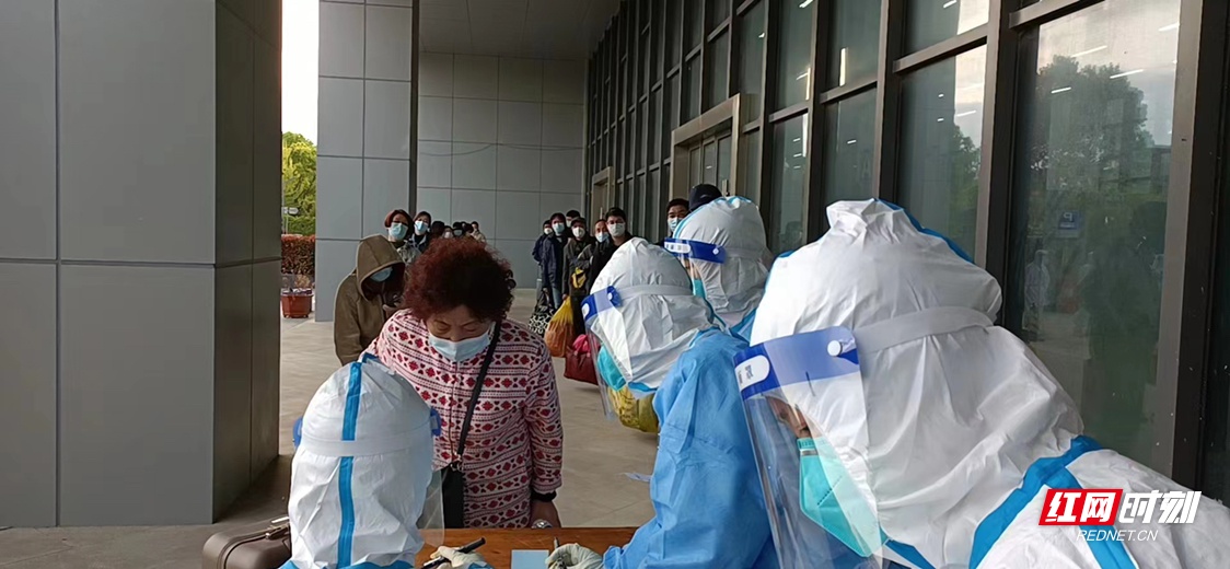 湖南援沪中医医疗队接管上海古丹路方舱医院，已收治新冠患者1760名