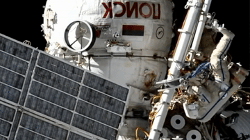 全球连线 | 国际空间站俄罗斯宇航员太空行走展示“危险的浪漫”