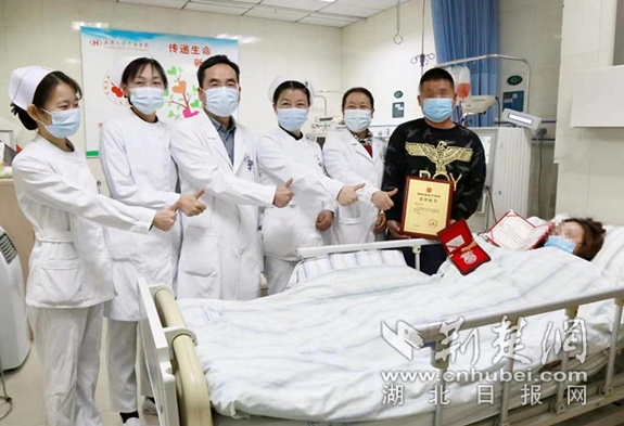 湖北英山95后护士在武汉捐献造血干细胞 为湖南血液病患者传递生的希望