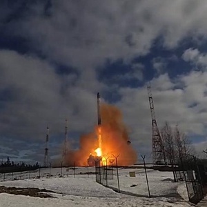 全球连线｜俄罗斯成功试射一枚“萨尔马特”洲际弹道导弹