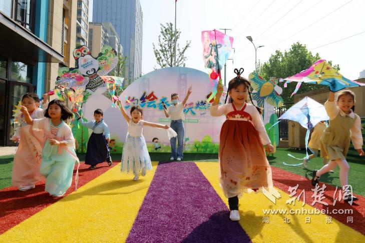 描绘成长梦想 街道口幼儿园金茂府分园举办风筝节