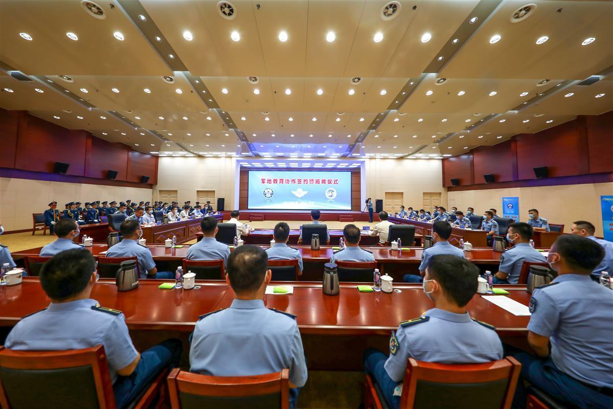 空降兵部队与武汉大学、武汉理工大学建立军地教育协作区