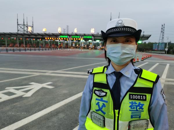 镇守郑州东大门的18名女民警：青春就得奋斗！