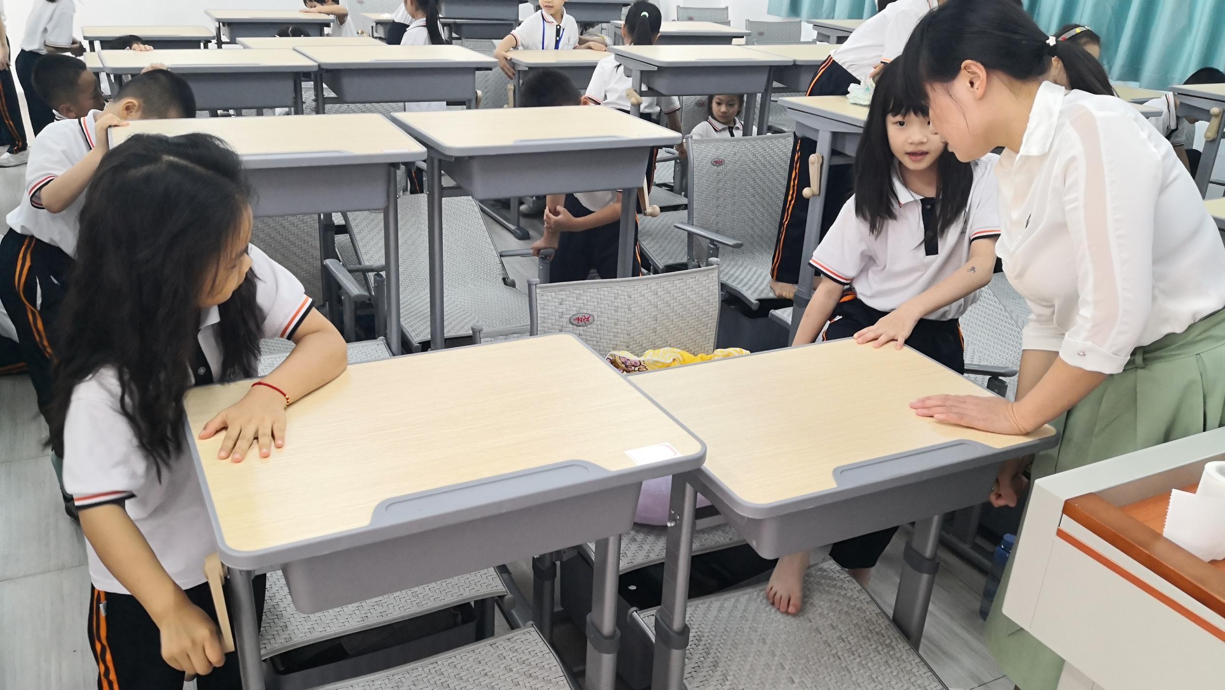 “C位”出道！海口多所学校引进可折叠课桌椅，让学生实现午休自由