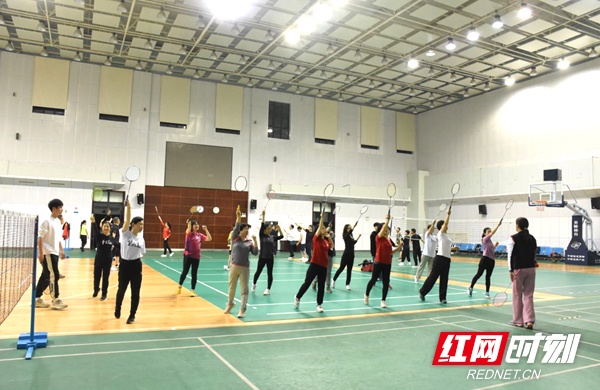 长沙市委党校第59期中青班学员开展羽毛球培训