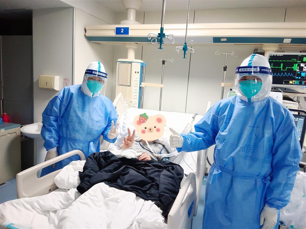 湖北援沪医疗队巧妙搭建“营养长城” 鼻空肠管置入救活了85岁危重症新冠患者