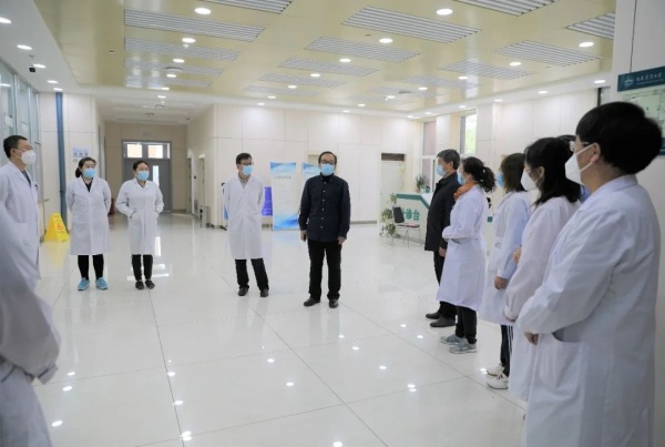 护士节当天，吉林农业大学慰问驻校工作医护人员