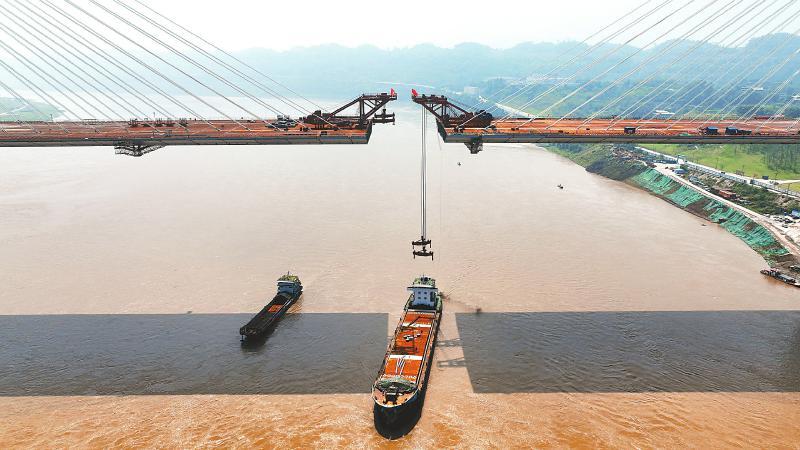 世界最宽公铁两用桥——宜宾临港长江大桥即将合龙