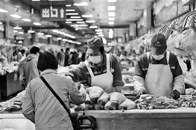 北京新发地市场供应稳定 菜价回落