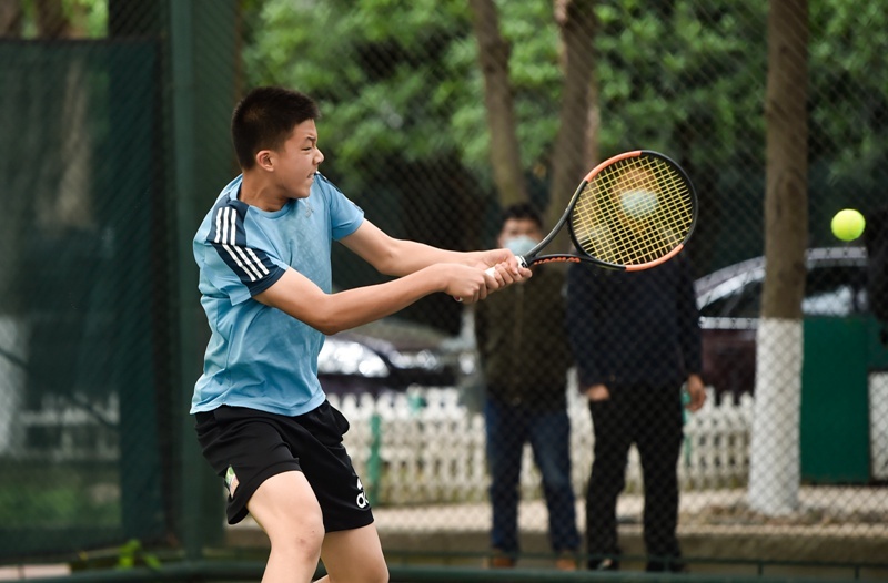 565名“网球小将”同台竞技 2022年成都市青少年（学生）运动会网球比赛举行