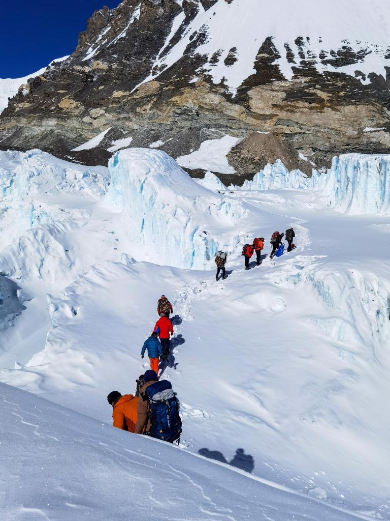 巅峰使命珠峰科考丨八天七夜，探寻冰川的“前世”与“今生”