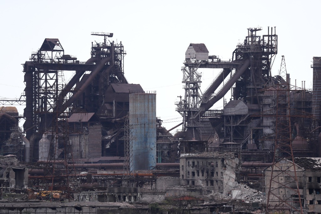乌军人员开始撤出亚速钢铁厂