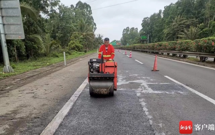 海南环岛高速临高、澄迈部分路段出现坑槽 公路部门全力抢修