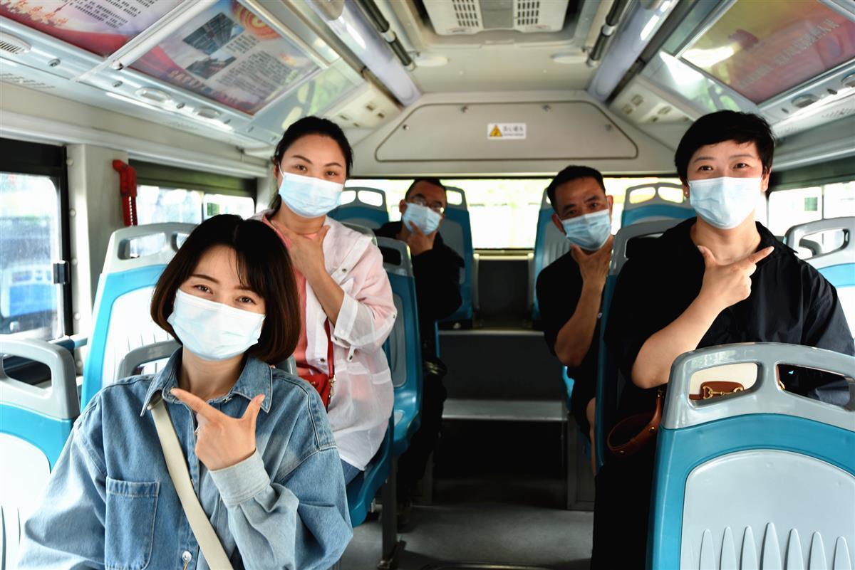 武汉24路公交“表白”乘客，520出行不再孤单