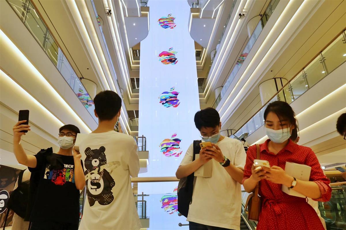 苹果武汉零售店正式开业 有多“吸睛”？粉丝专程从外地来打卡