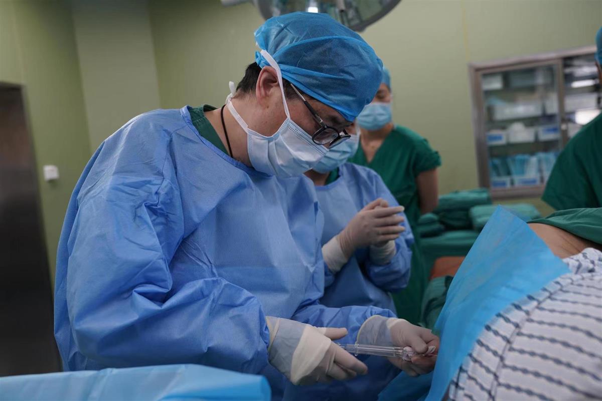 4000公里“生死时速”！湖北援疆医生下了飞机直奔手术室