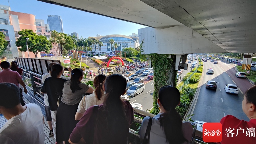 直击2022年高考首日：海南华侨中学高中部学子奔赴考场