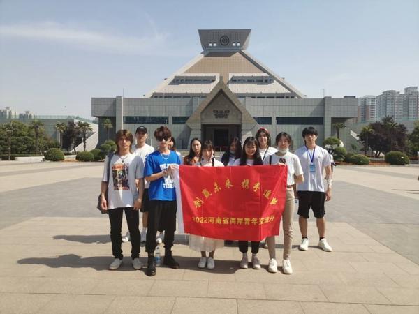台湾青年走进河南博物院“打卡”镇馆之宝 感受华夏文明