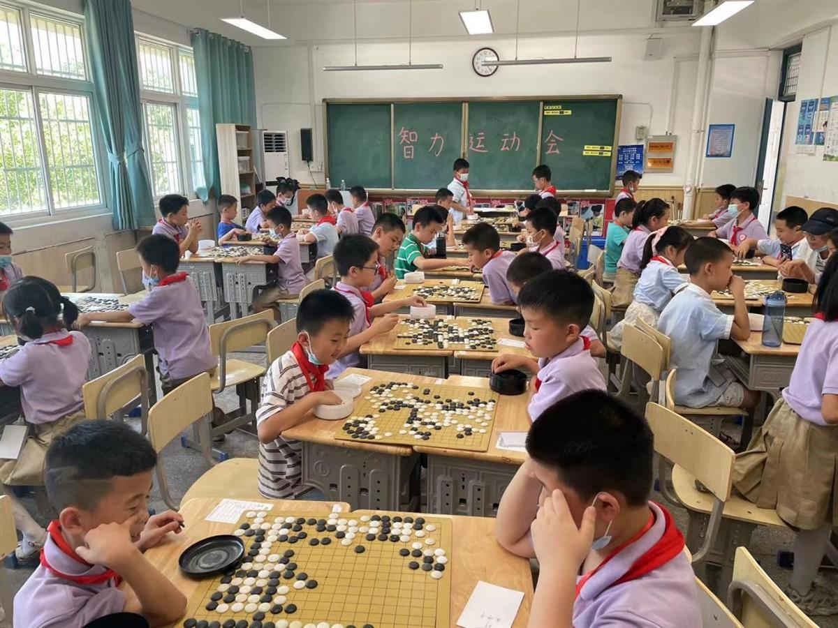 小比赛
，高规格，光谷一小200余学生玩转“智力运动会”围棋赛