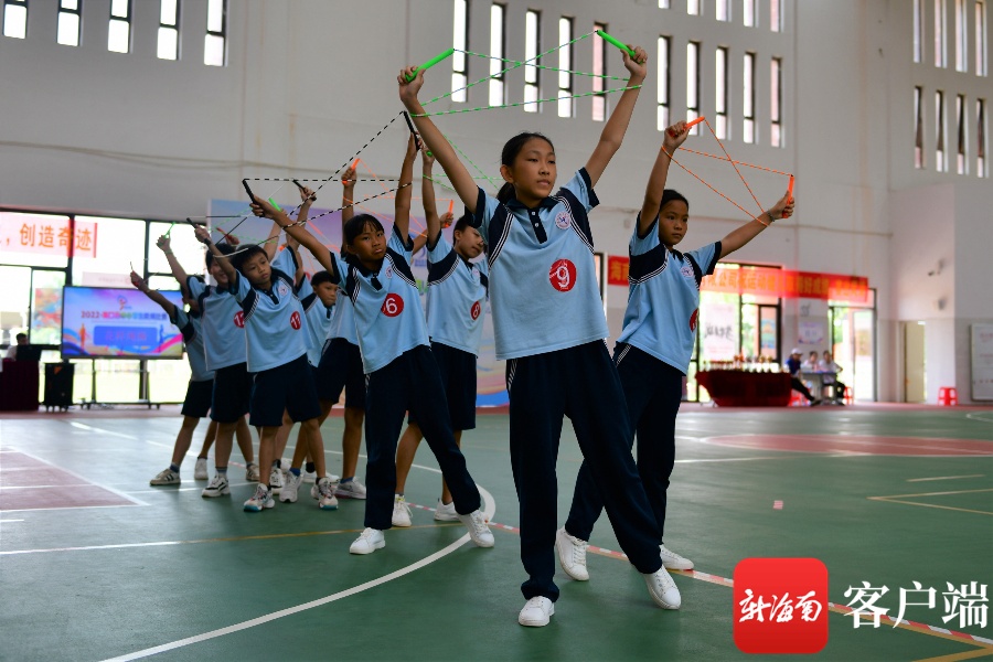 海口首届中小学生跳绳比赛举行 千余名师生“花式”展风采