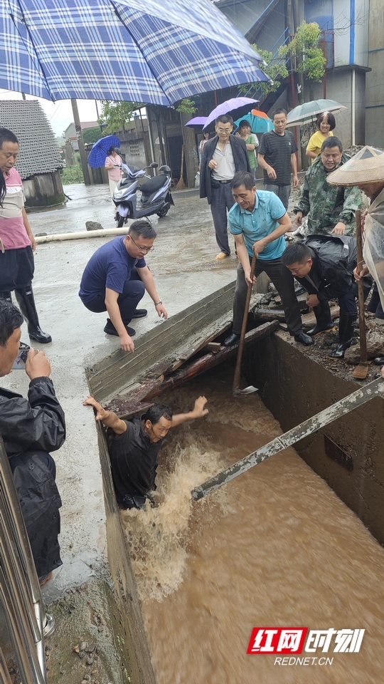 泸溪再战强降雨：11个乡镇紧急转移群众  成功解救一名被困村民