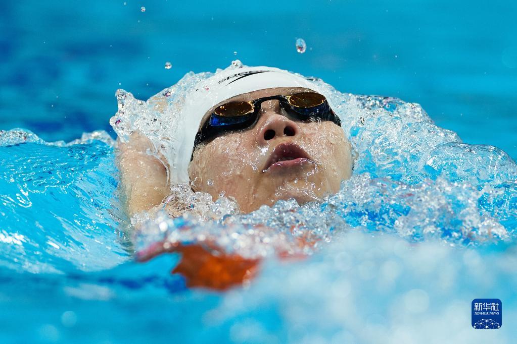 游泳——世锦赛：万乐天、彭旭玮晋级女子100米仰泳决赛
