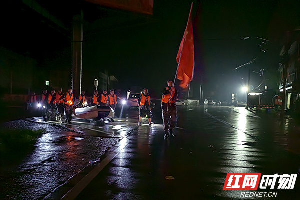 连夜机动2小时 宁远民兵赶赴江永县受灾地域开展救援行动
