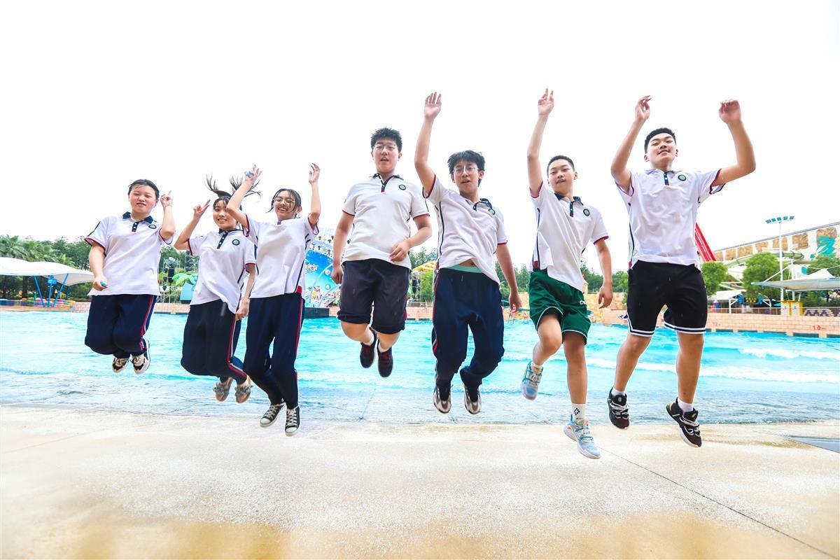 别样水上毕业礼，武汉玛雅海迎来一批“激浪少年”