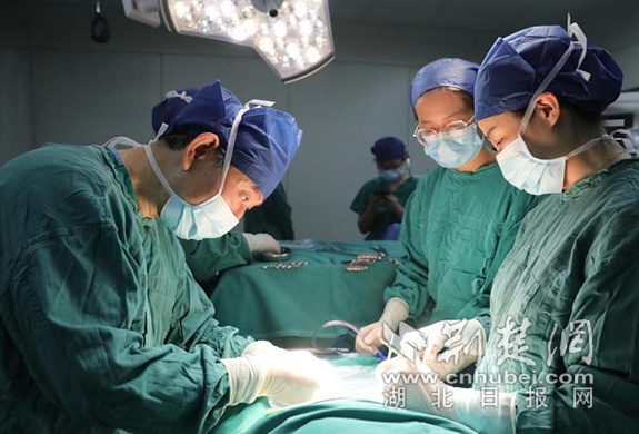 三度住院保胎  医护精心护航    浙江产妇在汉顺利诞下四胞胎