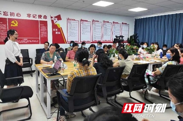 湖南省护士心理健康促进项目签约启动仪式暨志愿者培训举行