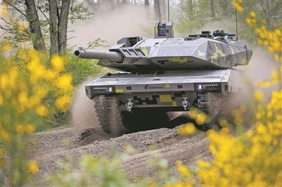 德国KF51主战坦克新“黑豹”亮相山林