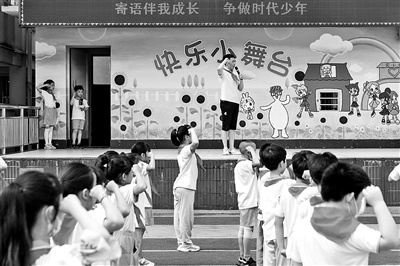 上海市崇明区实验小学“兵教师”陶佳乐——让祖国的花朵向阳生长