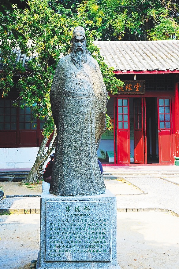 海南周刊 | 王可赵的雕刻人生——以刀为笔 铸魂于石