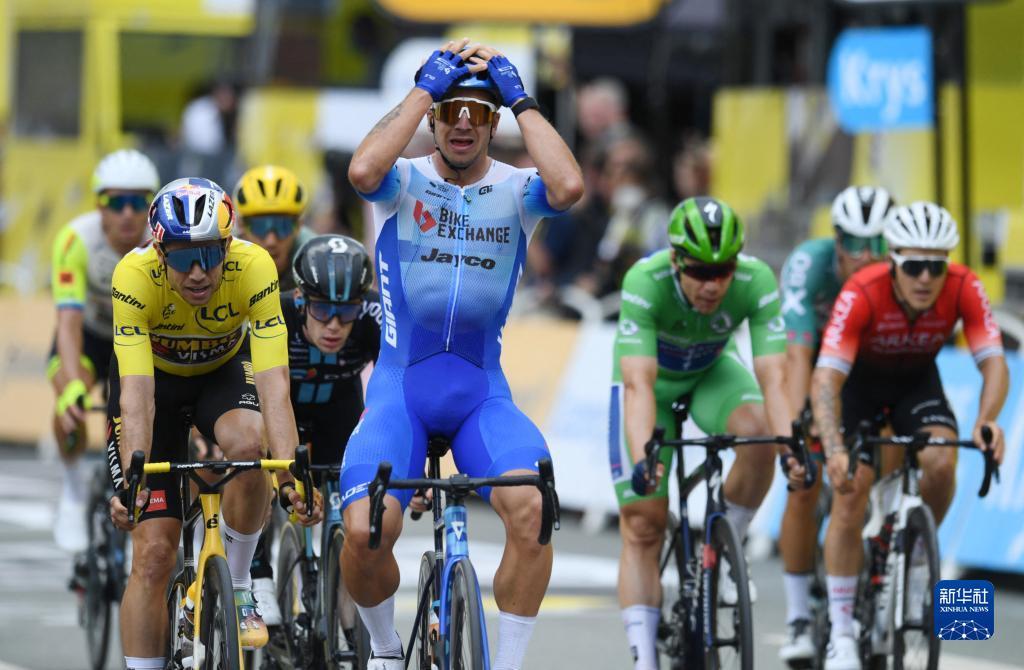 自行车——环法第三赛段荷兰车手格鲁内维亨夺得赛段冠军