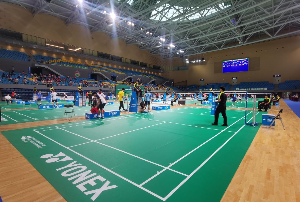 多图｜省运会群众体育组羽毛球比赛拉开战幕